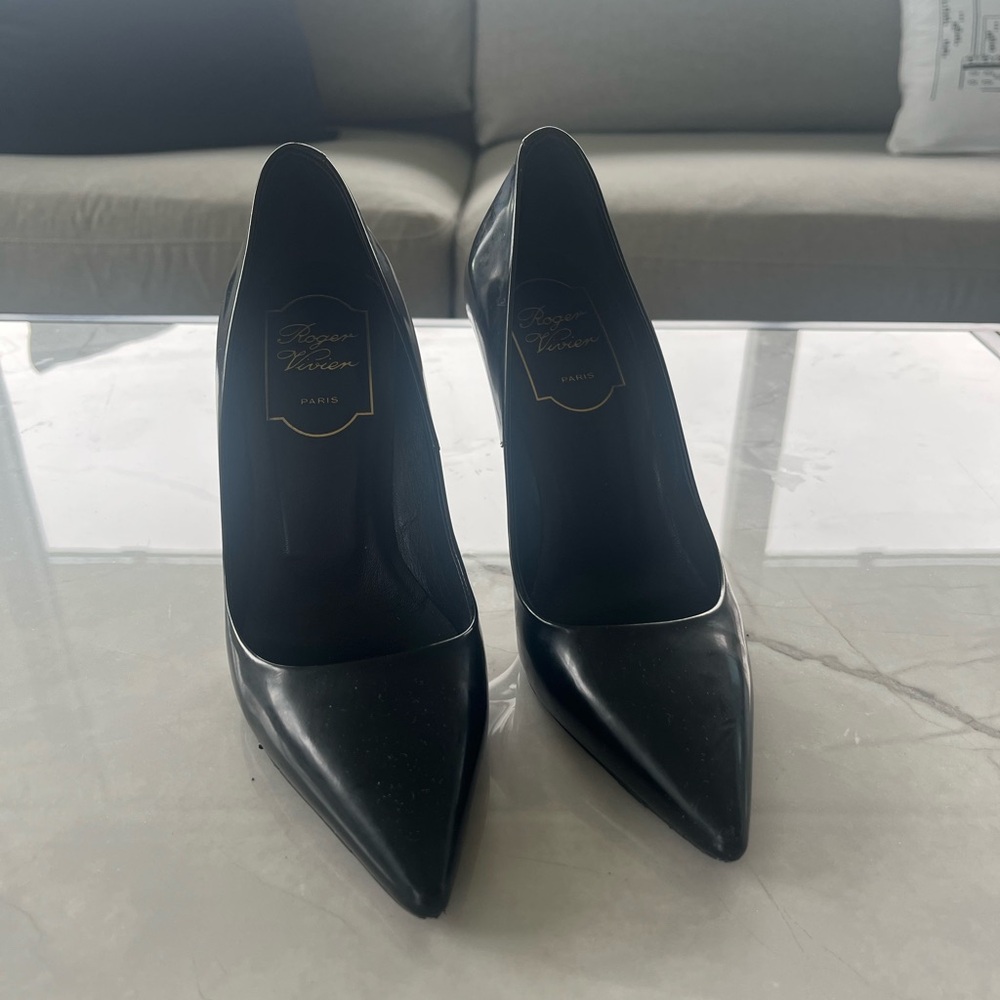 Roger Vivier Black Heels